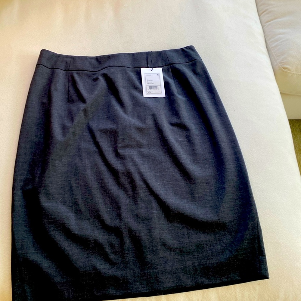 Nwt. Charcoal grey back zip kick pleated penicl skirt